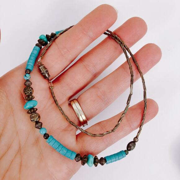 Vintage Turquoise / Howlite Heishi Bead Southwestern Necklace 1970s Barrel Clasp - Picture 3 of 12